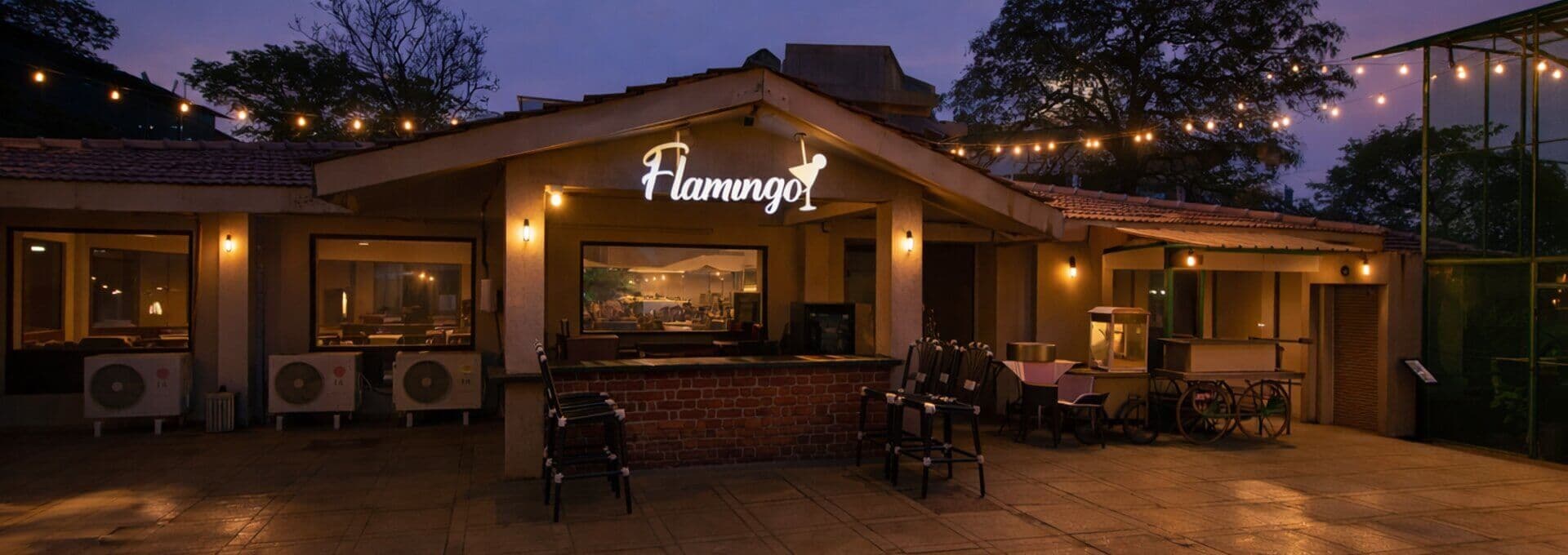Flamingo Bar - Premium lounge experience