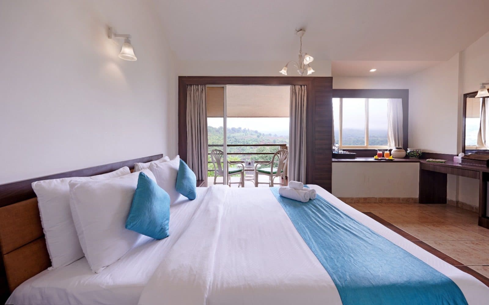 Stay — Deluxe Room Balcony Valley View
