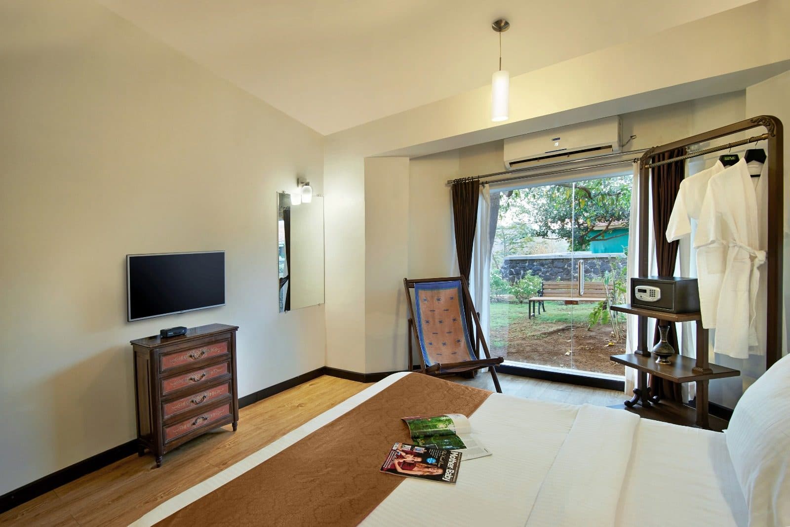 Stay — Deluxe Room Garden Facing Tv Dresser
