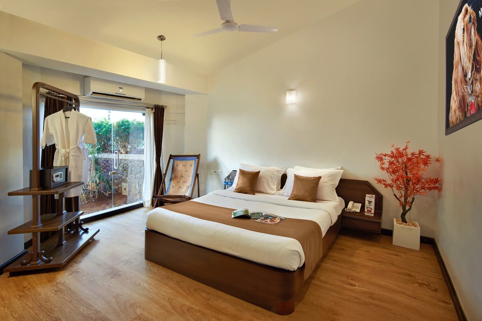 Stay — Deluxe Room Garden View Bathrobe Safe