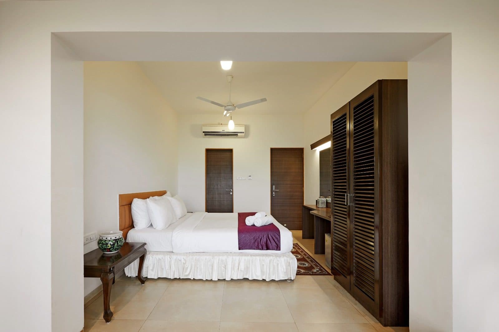 Stay — Deluxe Room King Bed Wardrobe